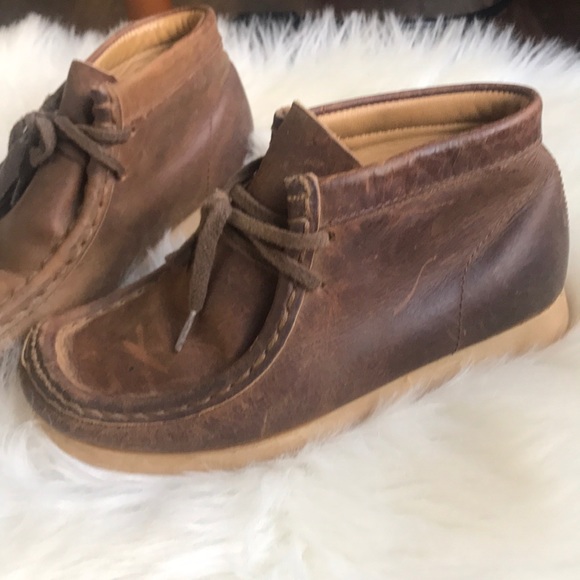 boys wallabee shoes
